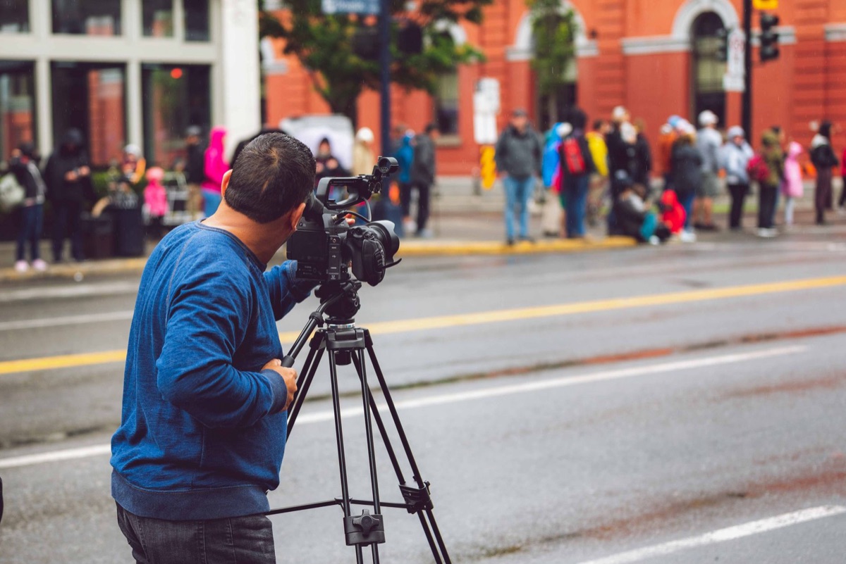 un mexicano you-tuber filmando