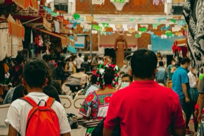 Documentario Culturale: Perché il Tuo Piatto è un Viaggio Globale