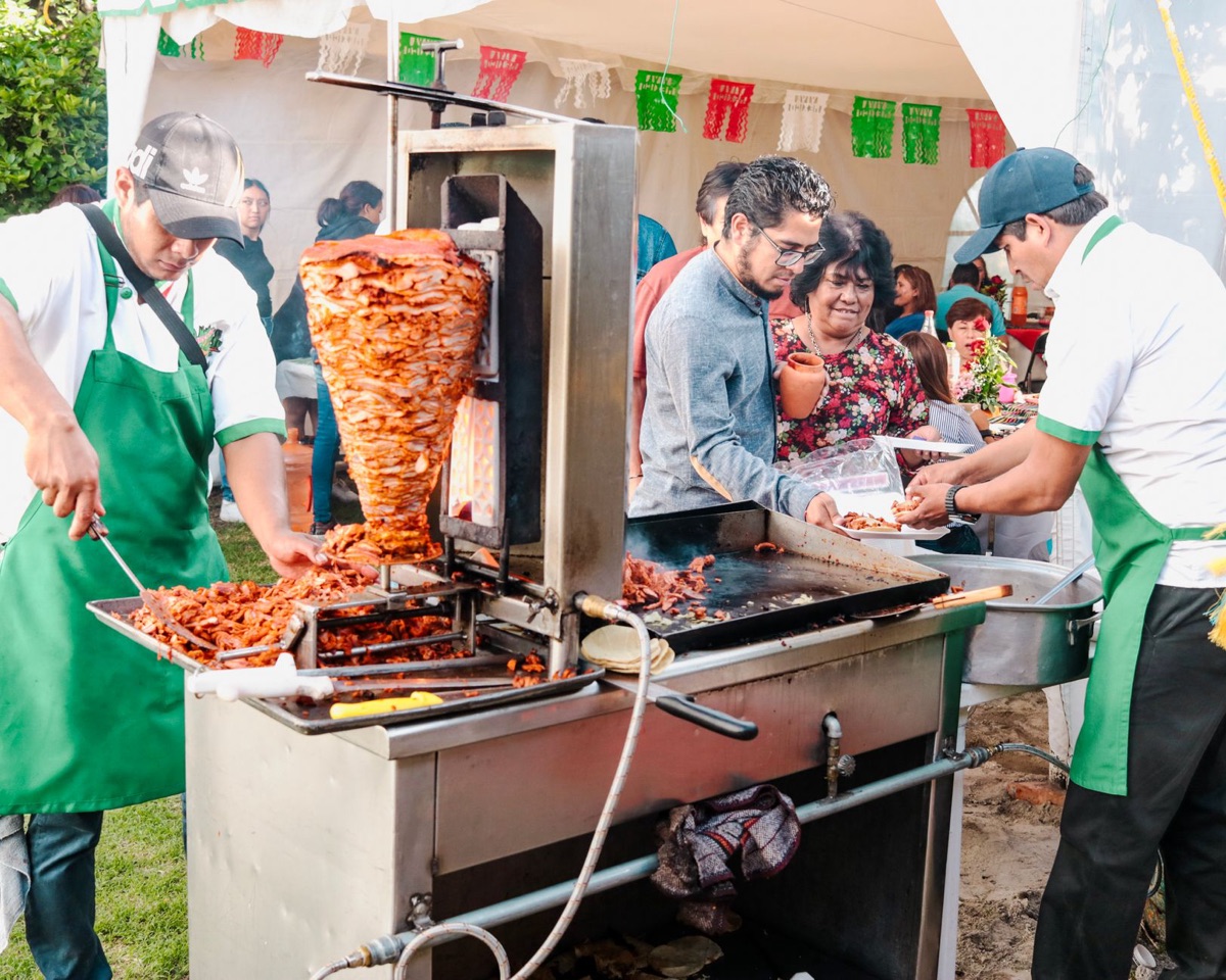 mexico youtuber cooking street food