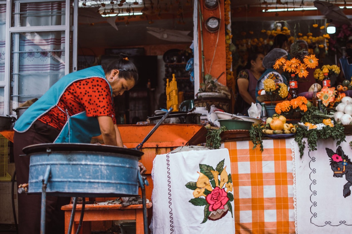 vendedora de comidas callejeras mexicanas