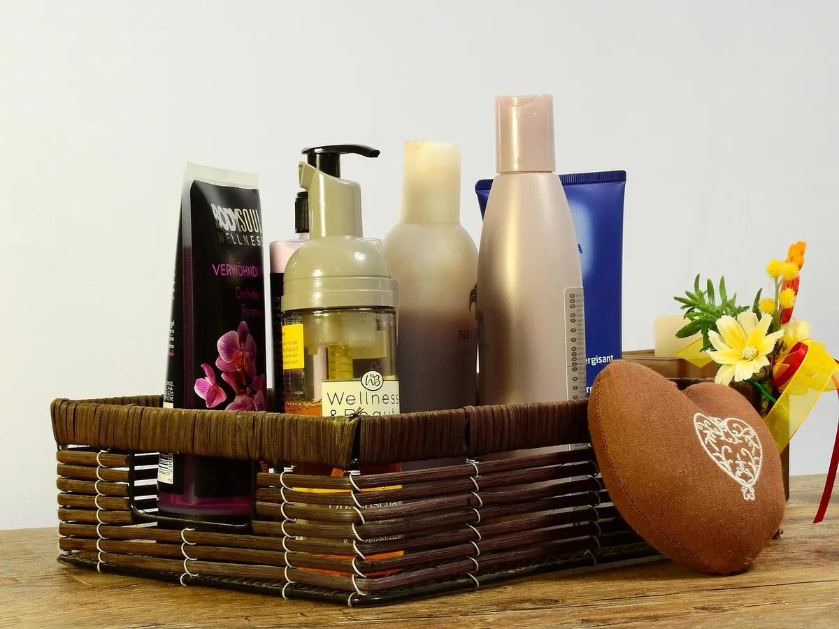 cosmetics, gift, deco, decoration, bath, bathroom, basket, cream, hand cream, oil, beauty, wellness, beautiful, maintenance, personal hygiene, cosmetics, cosmet