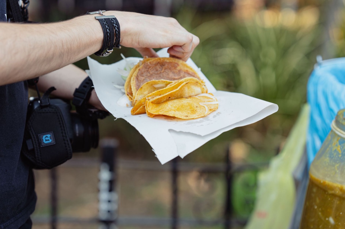 un food ranger filmando en mexico